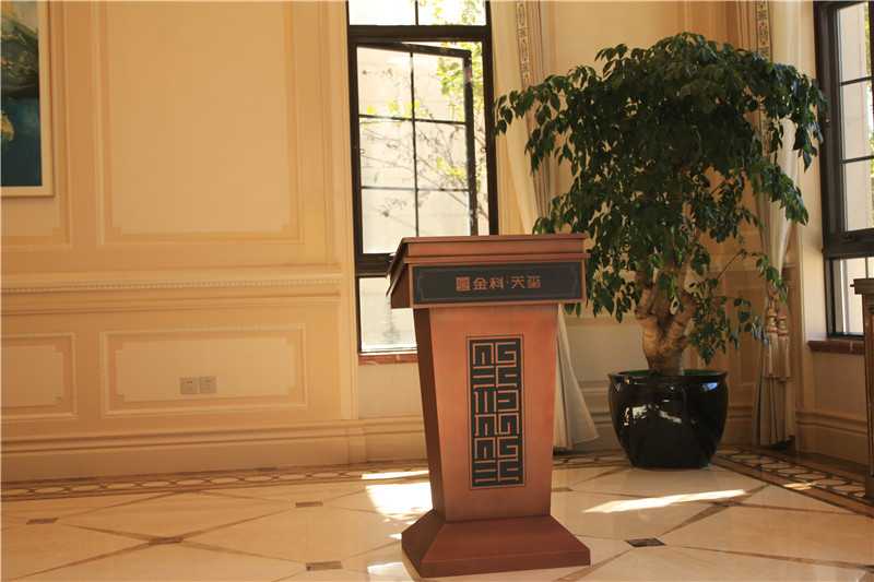 在標(biāo)識(shí)設(shè)計(jì)中，色彩帶給人的感受